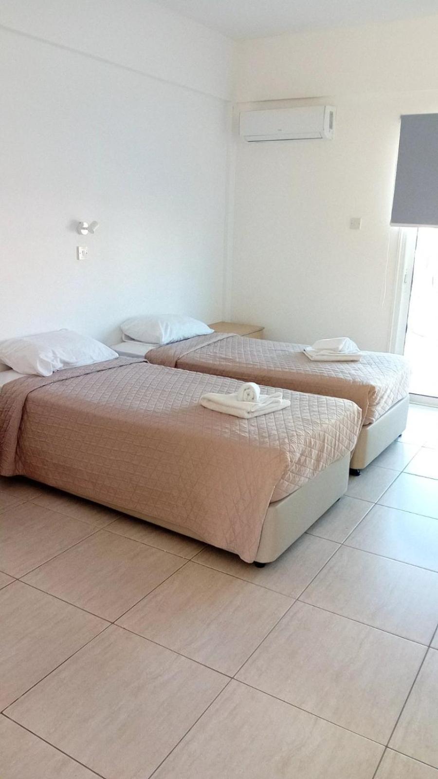 Napa Charles Apts Айя Напа Екстериор снимка