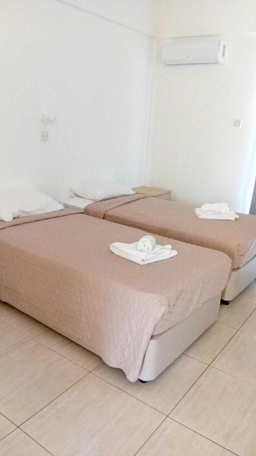 Napa Charles Apts Айя Напа Екстериор снимка