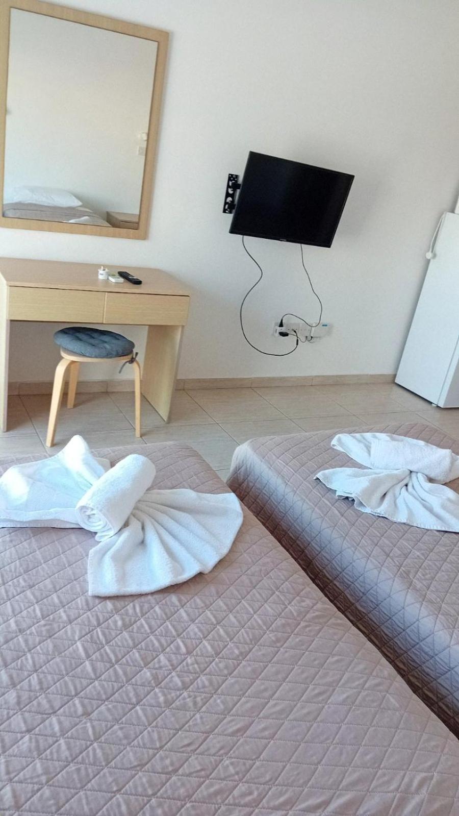 Napa Charles Apts Айя Напа Екстериор снимка