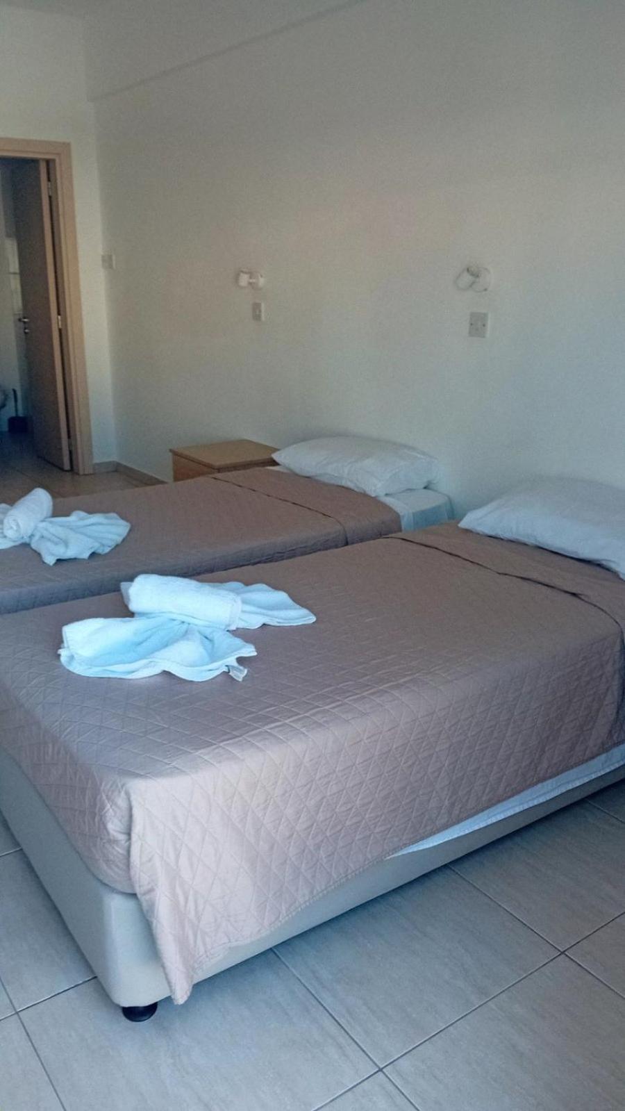 Napa Charles Apts Айя Напа Екстериор снимка