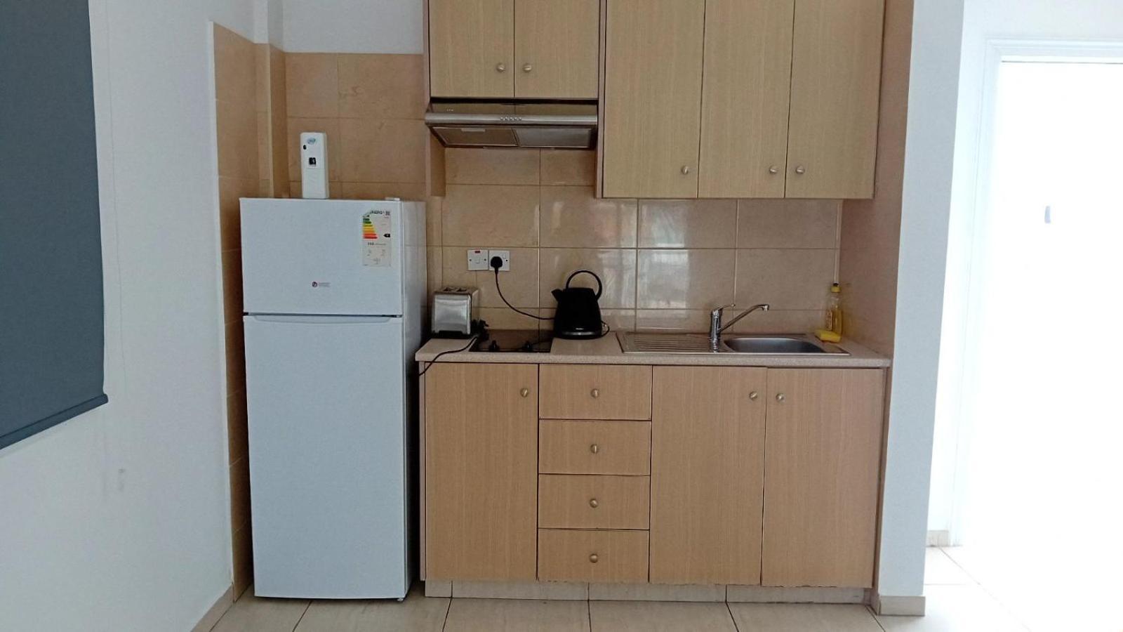 Napa Charles Apts Айя Напа Екстериор снимка