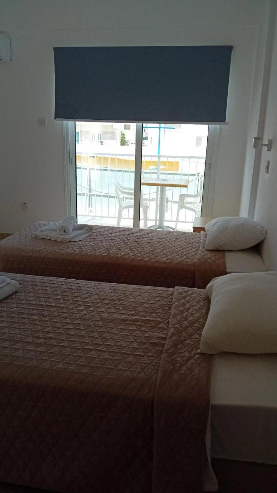 Napa Charles Apts Айя Напа Екстериор снимка