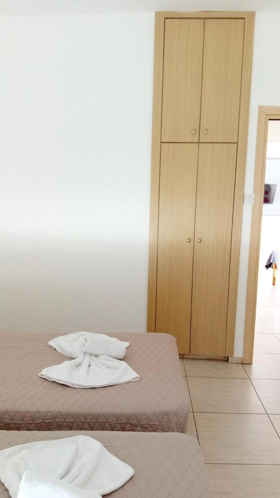 Napa Charles Apts Айя Напа Екстериор снимка