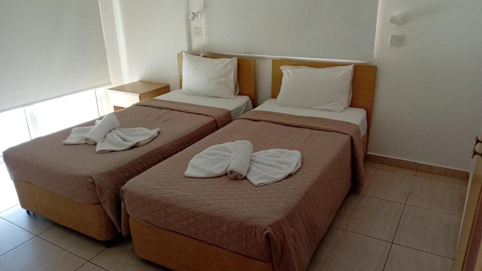 Napa Charles Apts Айя Напа Екстериор снимка