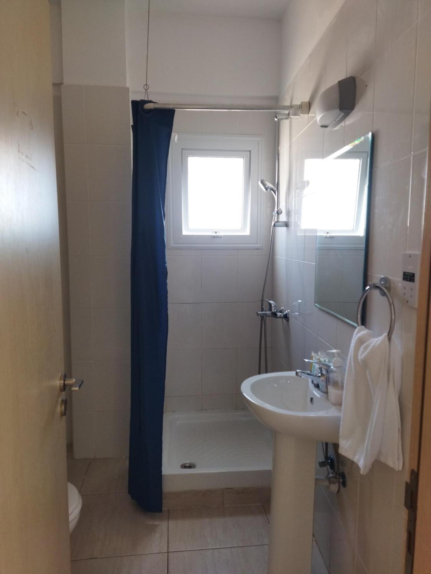 Napa Charles Apts Айя Напа Екстериор снимка